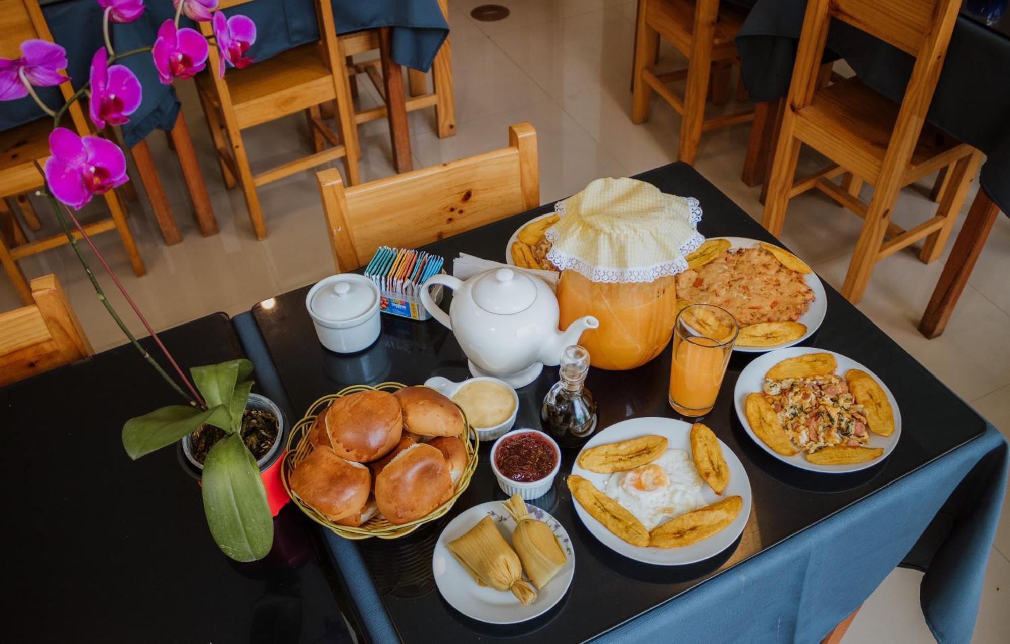 Residencial Marina House Hotel Tarapoto Buitenkant foto